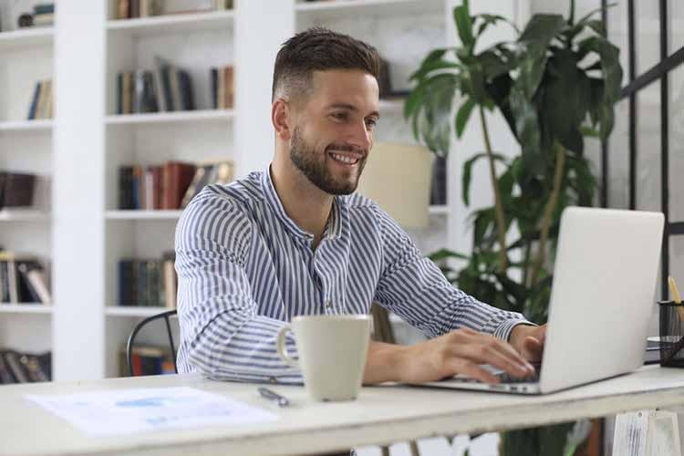 Feira virtual de recrutamento disponibiliza oportunidades para universitários 