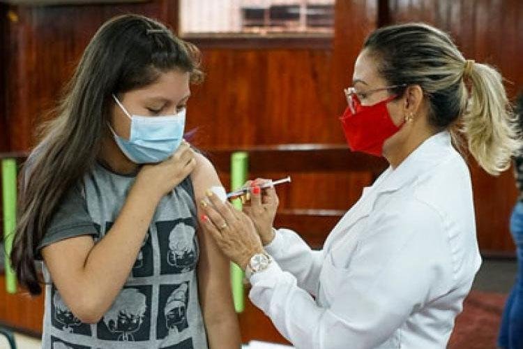 Primeira dose da vacina é ofertada para o público acima de 18 anos; confira os demais grupos