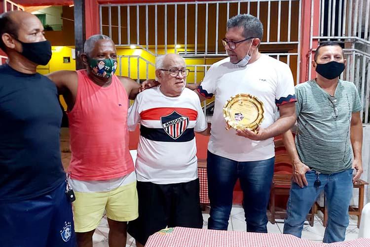 Associação de apoio a atletas profissionais realiza ato contra o racismo em partida do Amapazão