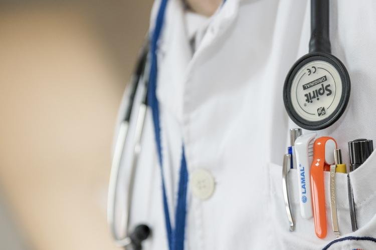 Dia do Médico: Afya lança campanha com histórias reais de pacientes salvos pelos médicos