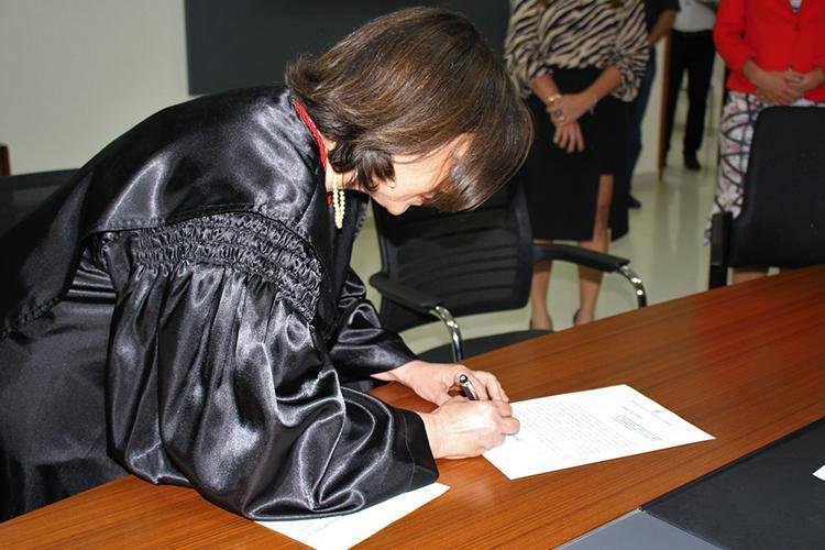 Presidente do TRE empossa nova juíza eleitoral da 2º Zona