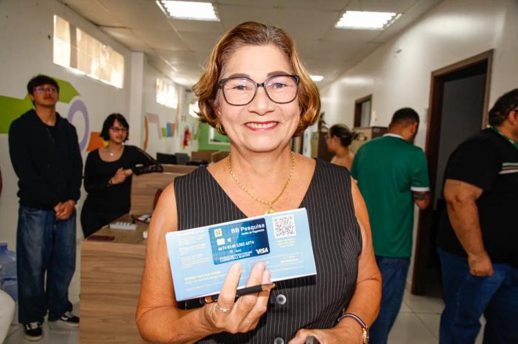 Governo do Amapá entrega cartões do Programa Bolsa Produtividade a 15 pesquisadores