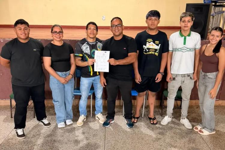 Governo do Amapá entrega passagens da delegação amapaense que vai disputar os Jogos da Juventude
