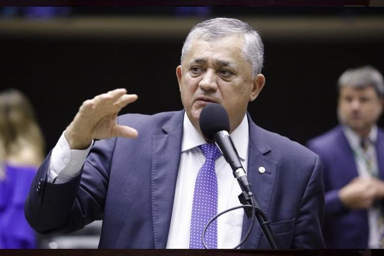 Novas medidas de ajuste fiscal podem ser votadas ainda neste ano, diz líder do governo