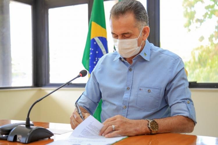 Waldez assina decreto que regulamenta o Fundo de Aval para empreendedores do Amapá