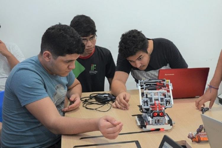 Estudantes participam da 1ª Feira de Ciências e Tecnologia do Extremo Norte