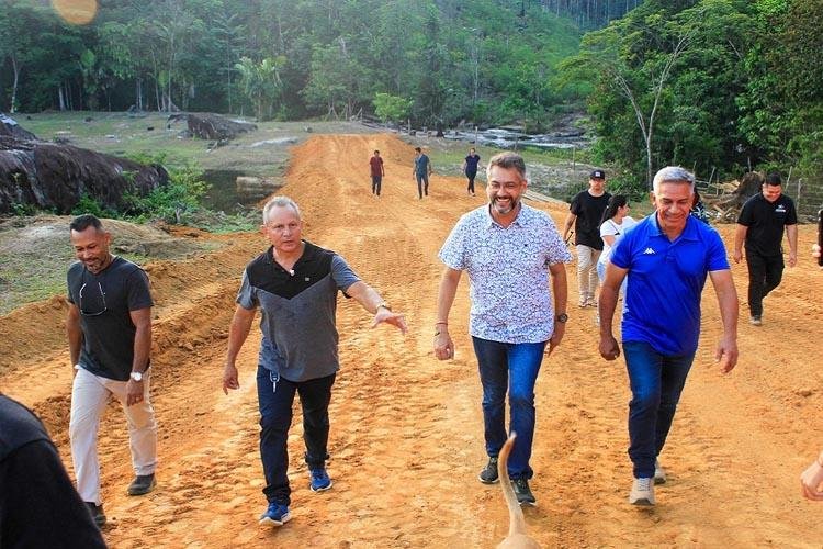 Governador Clécio Luís faz visita técnica nos ramais em obras na área rural de Oiapoque