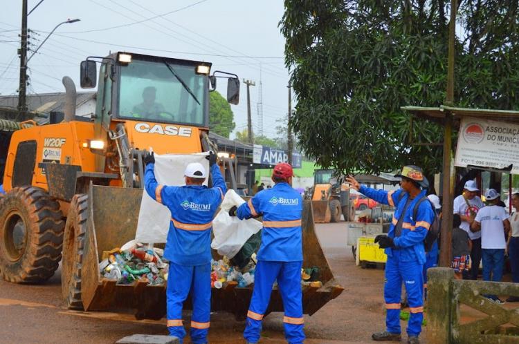 Mais de 8 mil toneladas de lixo são retirados das ruas de Oiapoque em combate à proliferação do Aedes aegypti