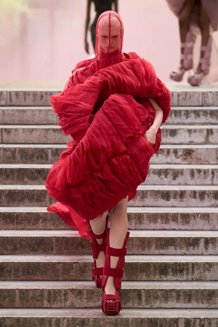 Representatividade trans na temporada de moda internacional