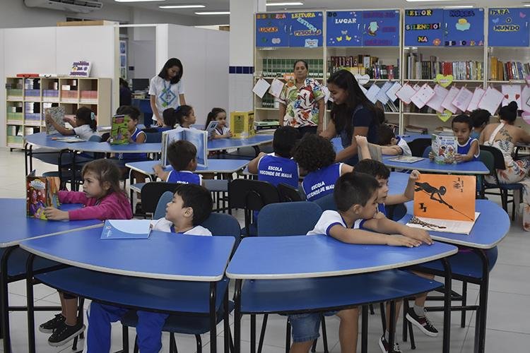 Exposição de obras e autores marca comemoração do Dia Nacional da Poesia na Escola SESI Amapá