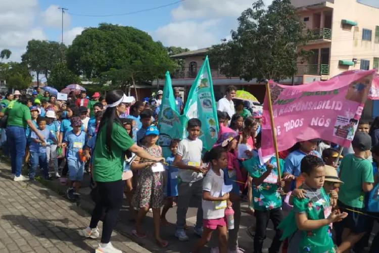 Governo do Amapá apoia a 1ª Caminhada de Orientação Ambiental, com mobilização 633 alunos da Escola Nelita Rocha em Macapá