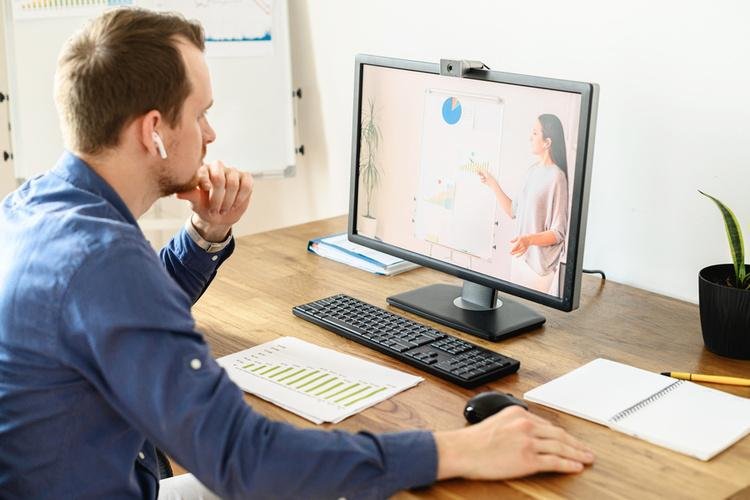 Confira dicas de instituições que oferecem cursos gratuitos pela internet