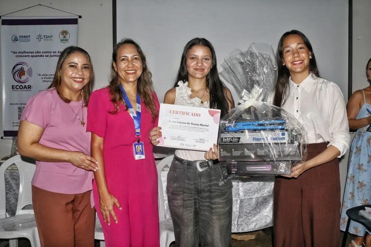 Governo do Amapá certifica mulheres e entrega kits profissionais para incentivá-las a empreenderem na área da beleza