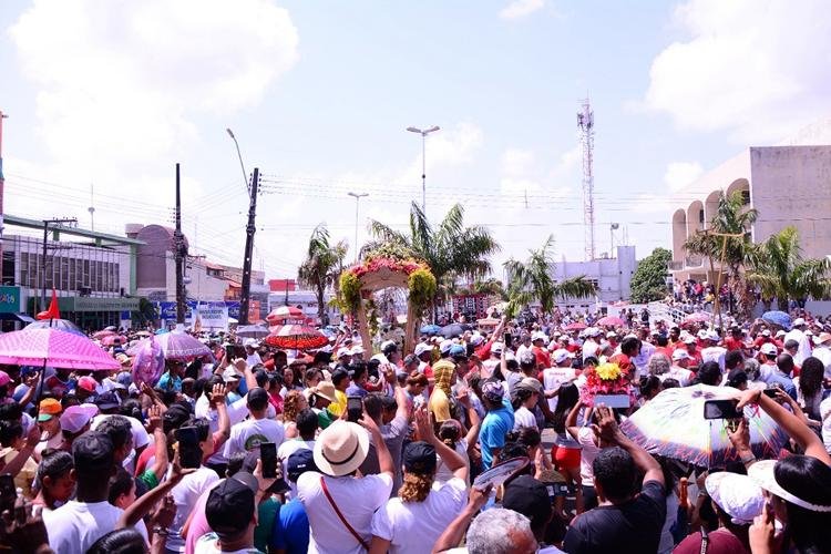 Cerca de 200 mil fiéis comparecem ao Círio de Nazaré em Macapá