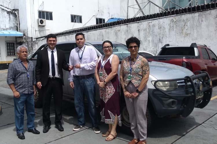 Campus Oiapoque recebe doação de duas picapes da Receita Federal no AP