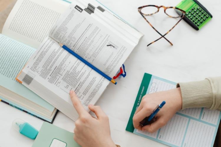 Por que não é uma boa ideia "largar mão" dos estudos durante as férias