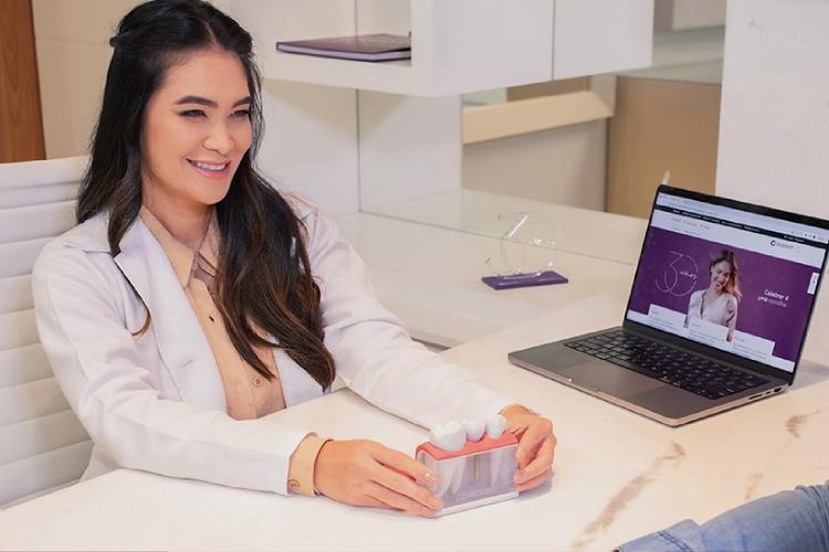 Implantes dentários x dentaduras: o que realmente pesa no bolso e na saúde?