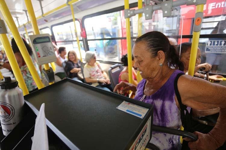 Mais de 10 mil idosos circularam nos ônibus em apenas uma semana