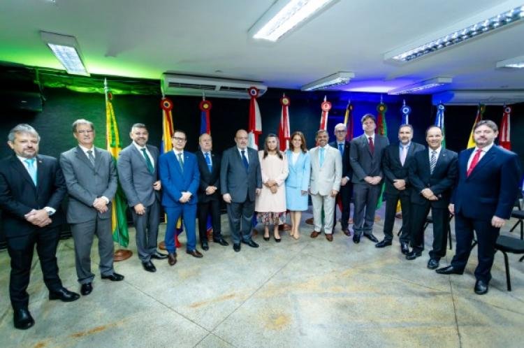 PGJ e membros do MP-AP participam de reunião em Manaus sobre defesa dos direitos humanos