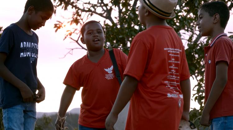 Criança de Raiz, produção entre Brasil e Cabo Verde, amplia circulação internacional em festivais e estreia na TV Brasil em janeiro de 2026