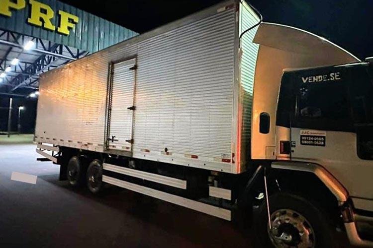 Motorista de caminhão, que fazia "zigue-zague" em rodovia, é preso pela PRF em Macapá AP