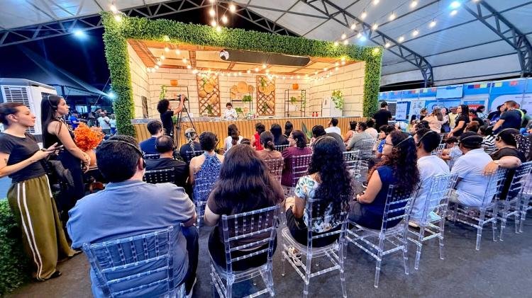 Chef Flora surpreende na Feira de Negócios do Vale do Jari com Moranga de Acari e Camarão
