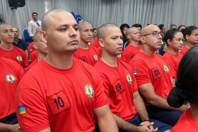Governador Clécio recepciona os 22 alunos-soldados de turma complementar do Corpo de Bombeiros Militar do Amapá: 'zeramos mais um concurso público'