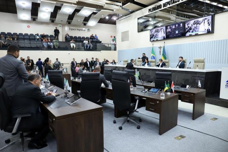 Deputados destacam parcerias internacionais e avanços no turismo do Amapá