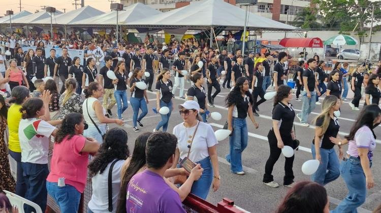 AVT leva banda campeã do Festival Estadual e mensagem de paz ao Desfile Cívico Estudantil no Sambódromo de Macapá