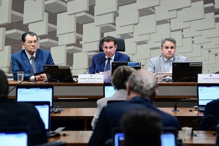 Reforma tributária: relatório de comissão do Senado sugere teto máximo para IVA