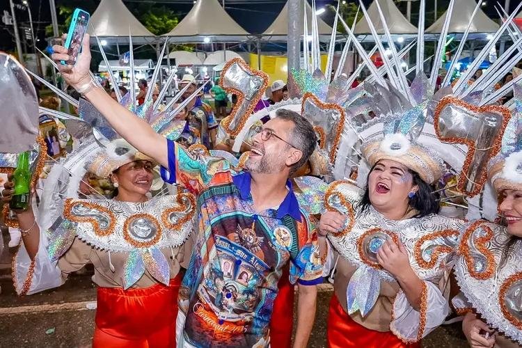 "Carnaval inovador", destaca governador Clécio Luís na 1ª noite de desfiles no Amapá