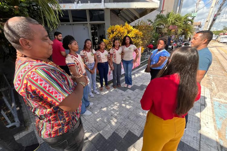 Governo do Amapá recebe estudantes de escola quilombola para conhecer políticas públicas de saúde e educação