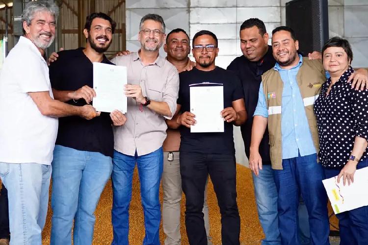 Dia de Campo: Governo do Amapá entrega 98 declarações de reconhecimento de posse e títulos definitivos para produtores rurais