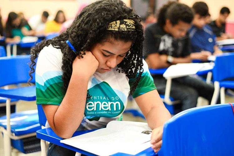 Central do Enem: professora fala sobre como se preparar para fazer uma boa redação no exame