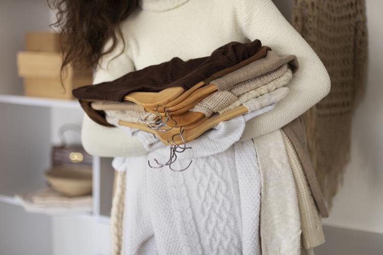 10 dicas para montar um armário de sucesso com 40 peças de roupas e acessórios