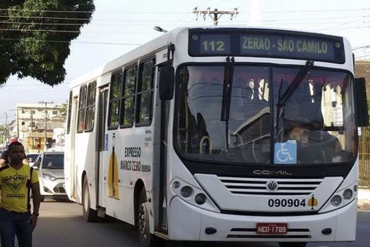 Ônibus transportaram somente 15,72% do volume normal de passageiros em abril. Maioria continua sendo de idosos