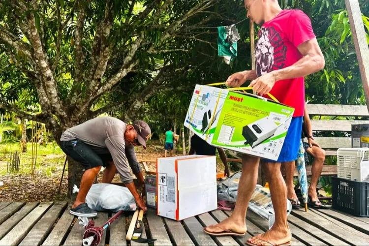 Governo do Amapá fortalece a bioeconomia com entrega de equipamentos para extrativistas em Mazagão