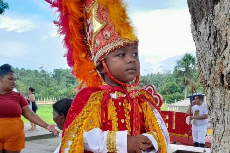"É uma honra e um sonho realizado", diz mãe do personagem Menino Caldeirinha da Festa de São Tiago