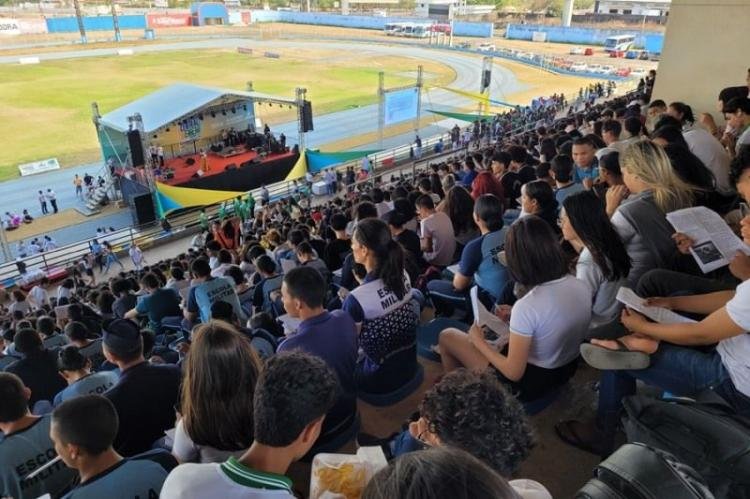 Mais de 6 mil alunos participam de aulões da "Central do Enem" no Estádio Zerão, em Macapá