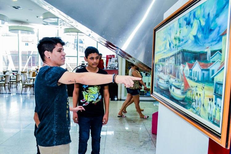 Fotografias e obras da antiga Macapá chamam a atenção em shoppings da cidade