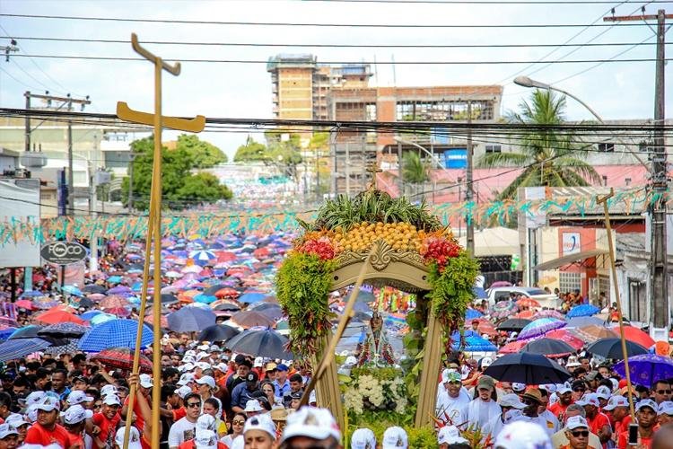Cerca de 200 mil fiéis comparecem ao Círio de Nazaré em Macapá