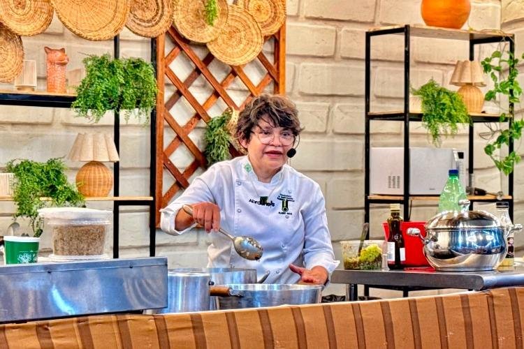 Chef Flora surpreende na Feira de Negócios do Vale do Jari com Moranga de Acari e Camarão