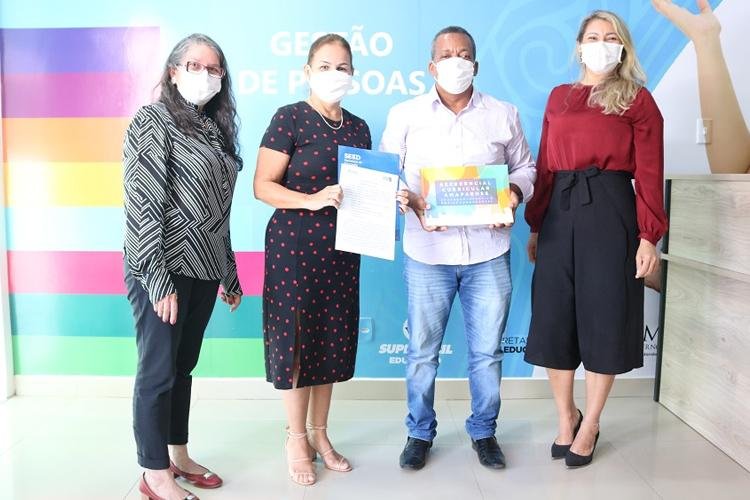 Estado apresenta programa Criança Alfabetizada ao prefeito eleito de Calçoene
