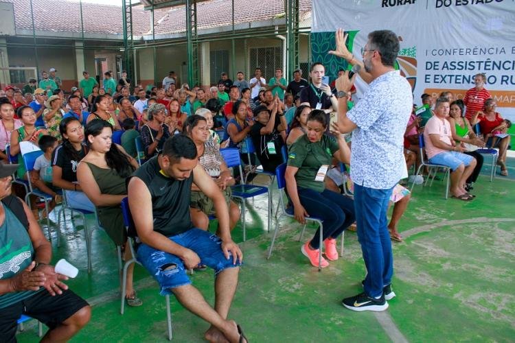 Governador Clécio Luís lidera nova ajuda humanitária e entrega 460 kits de alimentos para produtores rurais de Oiapoque