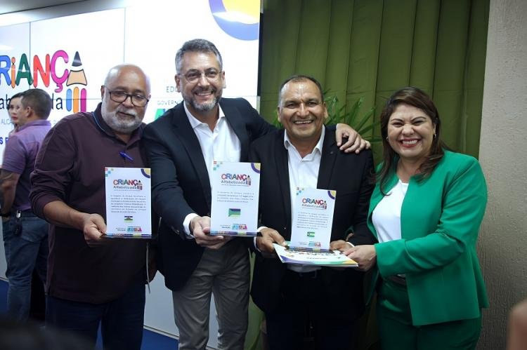 "Reconhecimento de um esforço coletivo", celebra Clécio Luís na apresentação de resultados do Criança Alfabetizada no Amapá