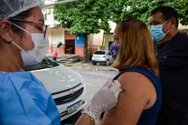 COVID-19: TRABALHADORES DA EDUCAÇÃO DE 28 E 32 ANOS RECEBERÃO A PRIMEIRA DOSE DA VACINA NESTE SÁBADO (29)