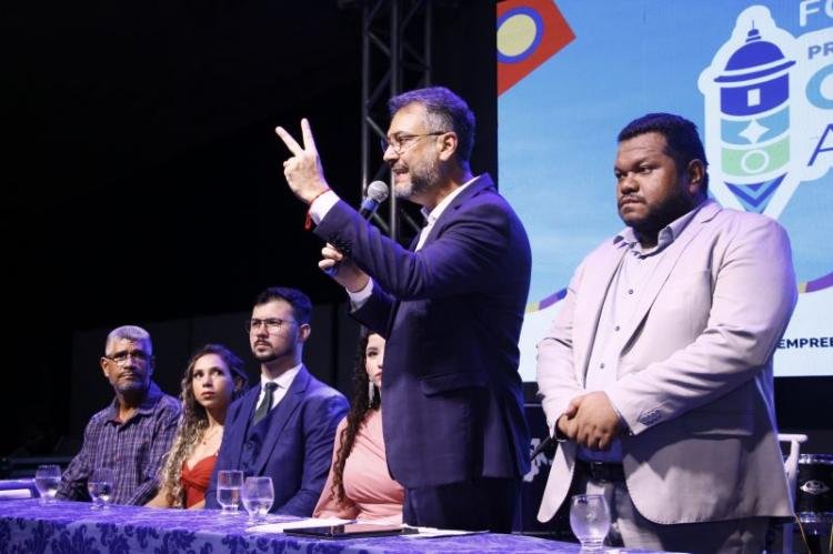 "Trabalhadores prontos para impulsionarem negócios", celebra governador na formatura de 430 alunos do Qualifica Amapá