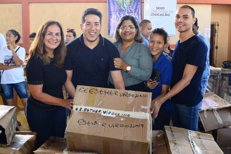 Governo entrega 100 computadores recondicionados para escolas da rede estadual