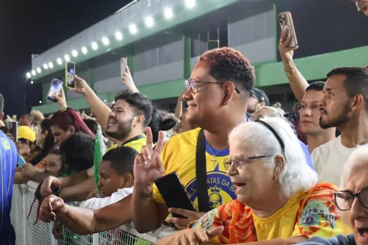 Arquibancadas gratuitas garantem acesso a 5 mil pessoas no Carnaval do Amapá