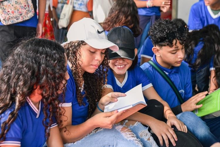 Edital oferece 100 vagas para bolsistas do programa Criança Alfabetizada no Amapá